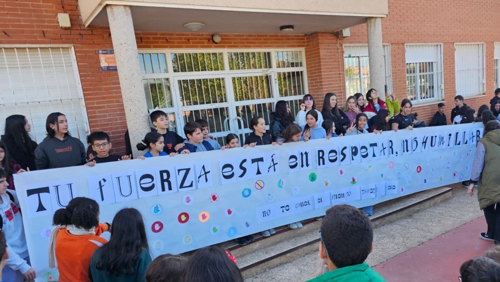 El IES Clara Campoamor, contra el acoso escolar, y por la no&nbsp;violencia
